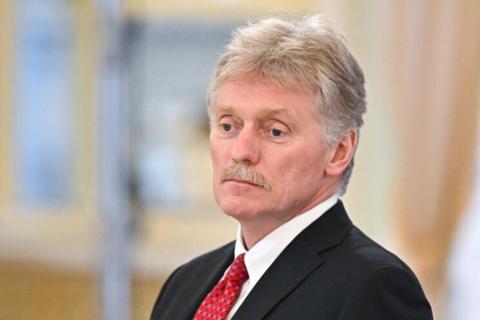 Для установления прекращения огня украинские вооруженные силы должны вывести свои войска из Донбасса - Песков