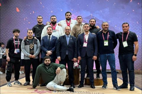 Ծանրամարտի ֆեդերացիայի ներկայացուցիչներն ու ծանրորդները շնորհավորել են Ամանորն ու Սուրբ Ծնունդը