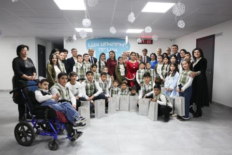 ԿԳՄՍ նախարարը Լուսակն գյուղի նորակառույց դպրոցում ներկա է գտնվել Ամանորի տոնական միջոցառմանը