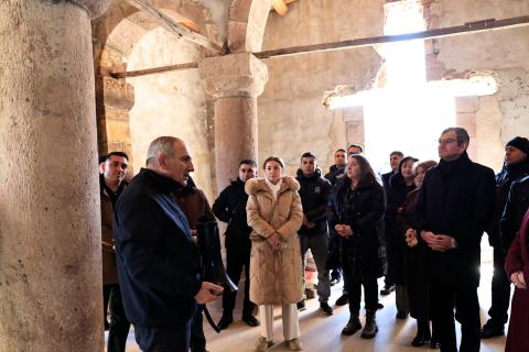 Это Реальная Армения, главным компонентом которой является легитимность: премьер-министр с группой граждан посетил Киранц