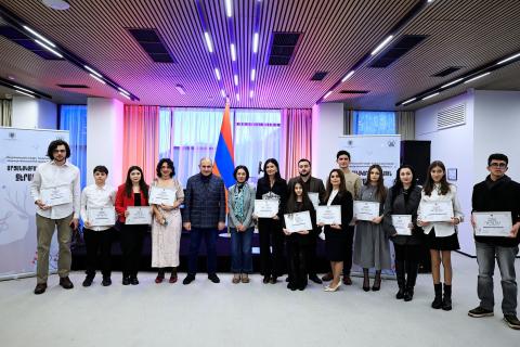 رئيس الوزراء باشينيان يحضر الحفل الختامي لمهرجان مسابقة الأغنية على مستوى الجمهورية في مدينة جيرموك ويسلّم شخصياً جوائز على الفائزين