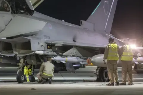 Великобритания и Франция нанесли удары по подземным складам оружия «Исламского государства» в Сирии