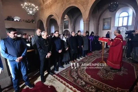 رئيس الوزراء الأرمني نيكول باشينيان يشارك في القدّاس الإلهي بكنيسة القديس سركيس المخصّصة لعيد الأنوار وبشارة ميلاد السيد المسيح