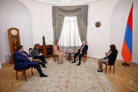 Viceprimer ministro y embajador de Estados Unidos discuten sobre los avances regionales