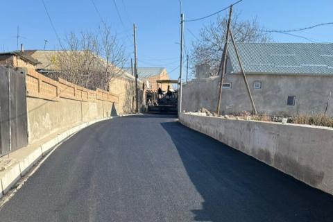 2025年在格加尔库尼克地区实施了15个大型道路建设项目，并完成了2座桥梁的全面翻新