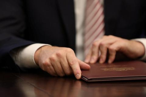 В Армении в ряде законов планируется отменить максимальный возрастной порог для занятия должности