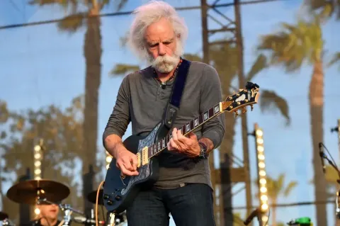 Մահացել է Grateful Dead ռոք խմբի կիթառահար Բոբ Ուեյրը