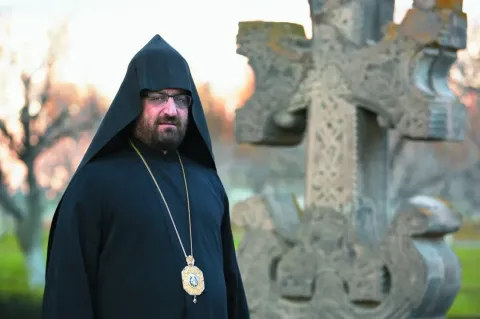 Վերաքննիչ դատարանը մերժել է Արշակ արքեպիսկոպոս Խաչատրյանի կալանքի դեմ բողոքը