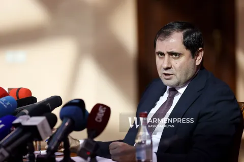 სომხეთის რესპუბლიკის სუვერენული ტერიტორიიდან აზერბაიჯანული ძალები უნდა იქნან გაყვანილი საზღვრის დელიმიტაციის შედეგად։ პაპიკიანი