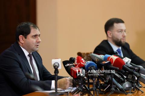 سورن پاپیکیان: کارکنان وزارت دفاعی را که فرزندانِ دارای تابعیت کشور دیگر داشتند، از کار برکنار کردم