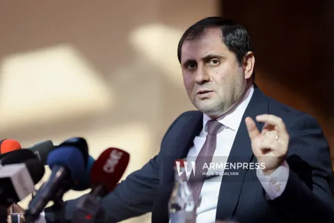 سورن پاپیکیان مشارکت ارتش در فرایندهای سیاسی را منتفی دانست