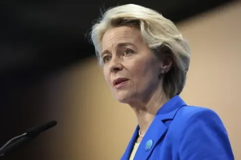 Урсула фон дер Ляйен надеется перевести первый транш кредита Украине в апреле