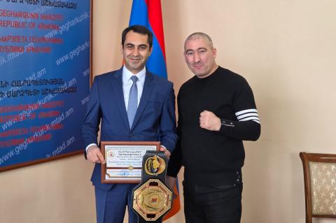 Գեղարքունիքի մարզպետը խրախուսել է հանրապետական ու միջազգային մրցաշարերում աչքի ընկած մարզի բռնցքամարտիկներին և մարզիչներին