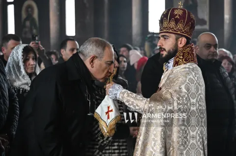Նիկոլ Փաշինյանը Չարենցավանի Սուրբ Փրկիչ եկեղեցում մասնակցել է պատարագի