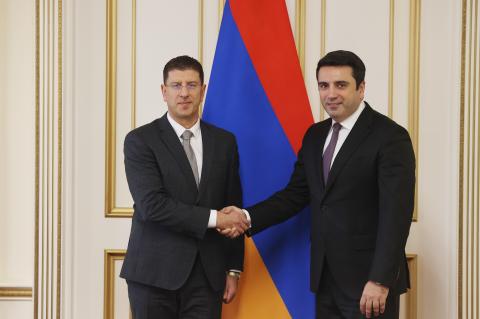 ՀՀ ԱԺ նախագահն ու Բուլղարիայի դեսպանն անդրադարձել են երկկողմ հարաբերություններին և տարածաշրջանային զարգացումներին վերաբերող հարցերին