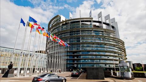 Европарламент одобрил срочное рассмотрение кредита ЕС для Украины