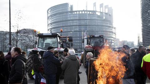 Ստրասբուրգում ֆերմերները բողոքի ցույց են անցկացրել ԵՄ-ՄԵՐԿՈՍՈՒՐ համաձայնագրի դեմ