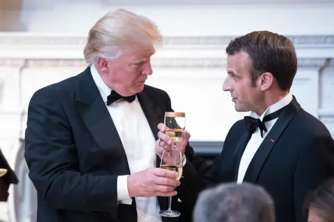 Трамп введет 200% пошлины на французские вина, чтобы Макрон присоединился к Совету мира