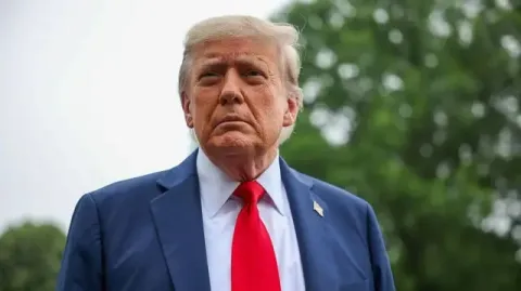 Трамп заявил, что американский военный флот движется к  Ирану