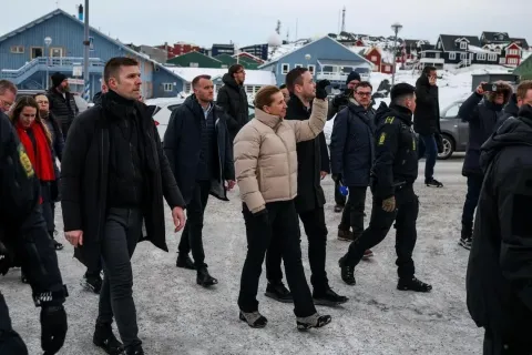 Премьер-министр Дании Метте Фредериксен посетила Гренландию — выразить поддержку местному населению