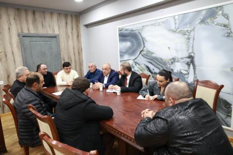 Գևորգ Պապոյանն Արմավիրում հանդիպել է ջերմատնային տնտեսություն ունեցող և ոլորտում ներդրումներով հետաքրքրված տնտեսվարողների հետ