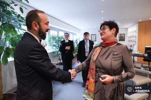 وزير الخارجية الأرمني آرارات ميرزويان بلتقي رئيسة الجمعية البرلمانية لمجلس أوروبا بيترا باير في ستراسبورغ
