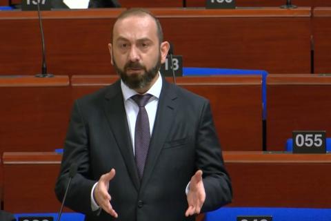 外长强调恢复久姆里-卡尔斯铁路对地区稳定与繁荣的重要性