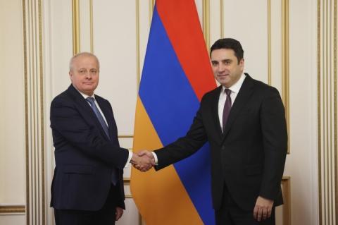 სომხეთის რესპუბლიკის ეროვნული ასამბლეის თავმჯდომარემ რუსეთის ელჩი მიიღო