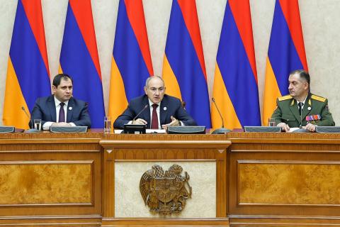 سخنرانی نخست‌وزیر پاشینیان به مناسبت سی‌وچهارمین سالگرد نیروهای مسلح در نشست رسمی وزارت دفاع