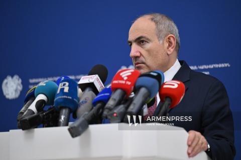 Pashinyan considera que la destitución de clérigos tiene problemas legales