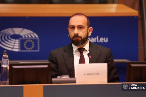 Ararat Mirzoyan: le choix se situe entre la démocratie souveraine ou la voie autoritaire de la soumission, et nous avons déjà fait notre choix