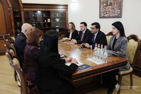 Հակակոռուպցիոն կոմիտեի նախագահը հանդիպել է  Հայաստանի ՔՀԿ-ների հակակոռուպցիոն կոալիցիայի ներկայացուցիչների հետ