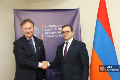 Посол Боснии и Герцеговины вручил заместителю министра иностранных дел Армении копии верительных грамот
