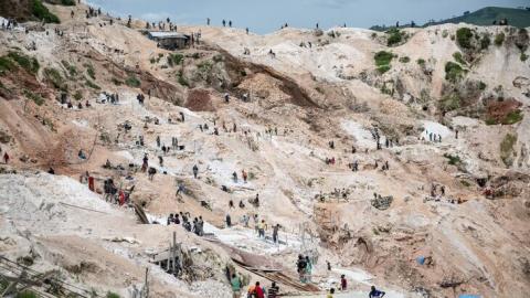 Более 200 человек погибли при обрушении шахты в Конго