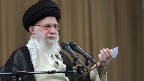 Верховный лидер Ирана предупреждает, что любое нападение США приведет к войне в регионе