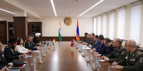 Suren Papikyan se reunió con el jefe del Estado Mayor de Defensa de las Fuerzas Armadas de la India