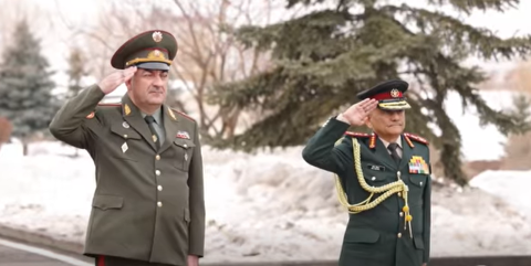 Церемония встречи начальника штаба обороны Вооруженных сил Индии состоялась в административном комплексе Министерства обороны Армении