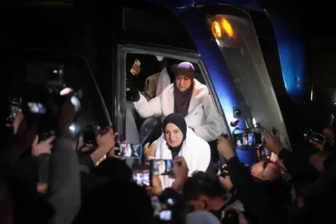 Первая группа палестинцев вернулась в Газу из Египта