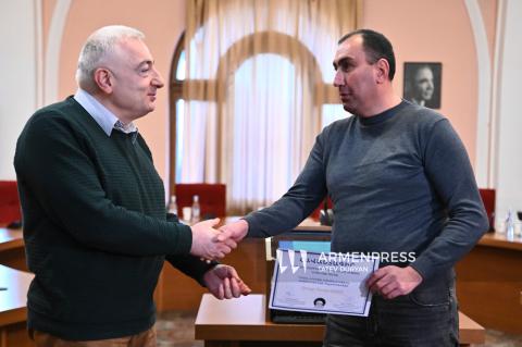 Byurakan Gözlemevi Müdürü Areg Mikaelyan'ın basın toplantısı ve yıllık gazetecilik yarışmasının sonuçlarının özetlenmesi