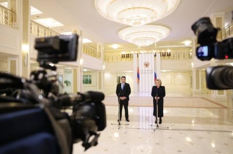 Alen Simonyan negó que haya una campaña contra la Iglesia Apostólica Armenia