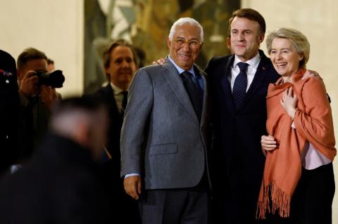 Макрон принял в Елисейском дворце Антониу Кошту и Урсулу фон дер Ляйен