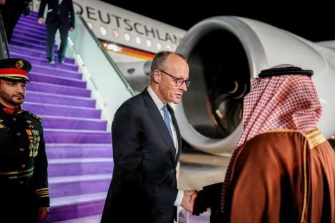 Канцлер Германии начал турне по странам Персидского залива