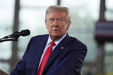 Трампу не позволили переименовать вокзал и аэропорт в Вашингтоне в свою честь - CNN