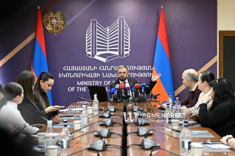 Армения ведет переговоры о транспортировке еще двух видов товаров через территорию Азербайджана