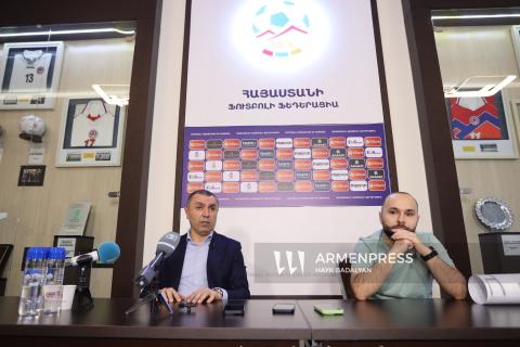 Ermenistan milli futsal takımının baş antrenörü Ruben Nazaretyan'ın basın toplantısı