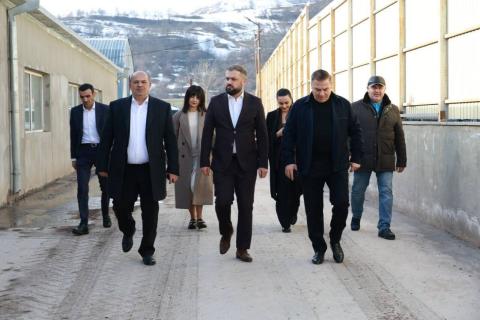 استثمار بقيمة 3.4 مليار درام أرمني وفرص عمل جديدة في أرمينيا-وزير الاقتصاد الأرمني كيفورك بابويان بعد زيارة مصنع ألبان "ديلي" في مقاطعة تافوش