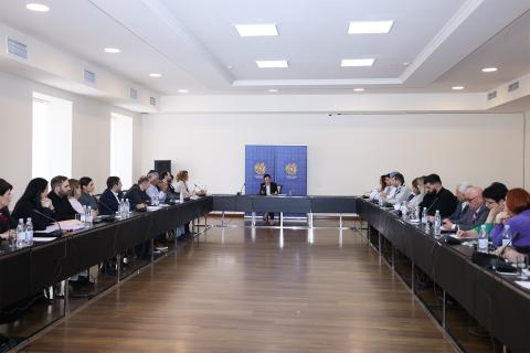 Представлены подробности о заседании общественного совета при министре образования, науки, культуры и спорта