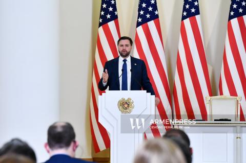 詹姆斯·戴维·万斯指出，全球对亚美尼亚的投资兴趣浓厚