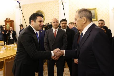 Simonyan presentó sus preocupaciones a Lavrov