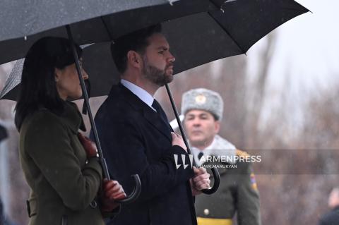 Visite du vice-président américain JD Vance au mémorial du génocide des Arméniens à Erevan